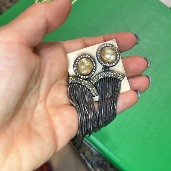 Camila Klein. Pearl and fringe earrings - Picture 3 of 3